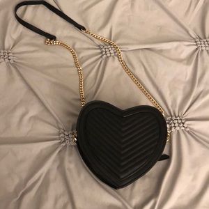 Heart crossbody just in time for Val/Galentine’s Day 🖤